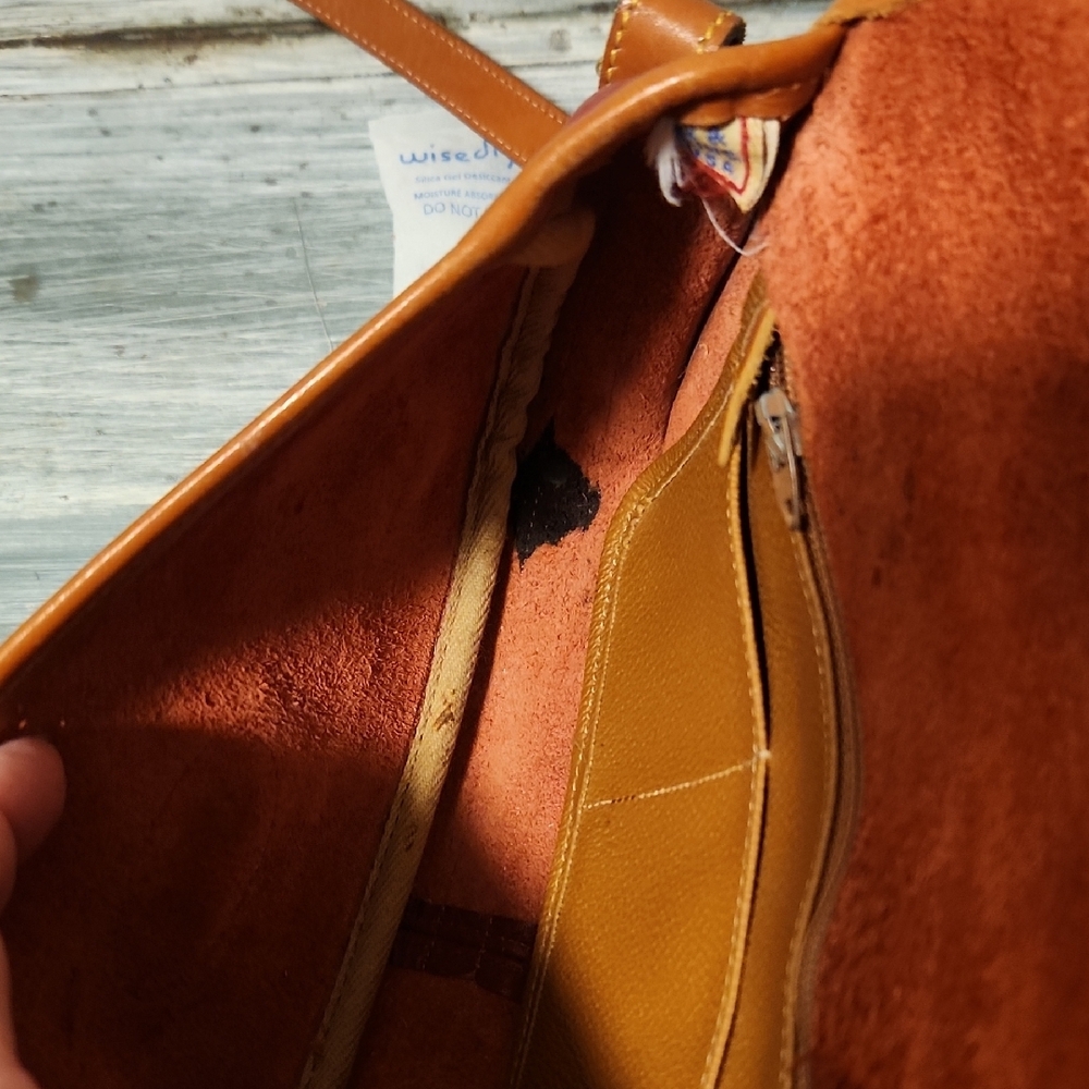 Vintage Dooney & Bourke Crossbody - Picture 7 of 16